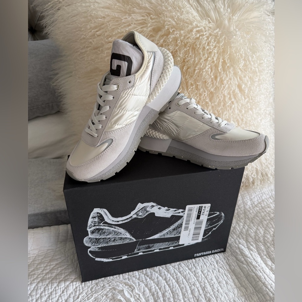 NWT! Vintage Havana Fantasia Gadol Sneakers